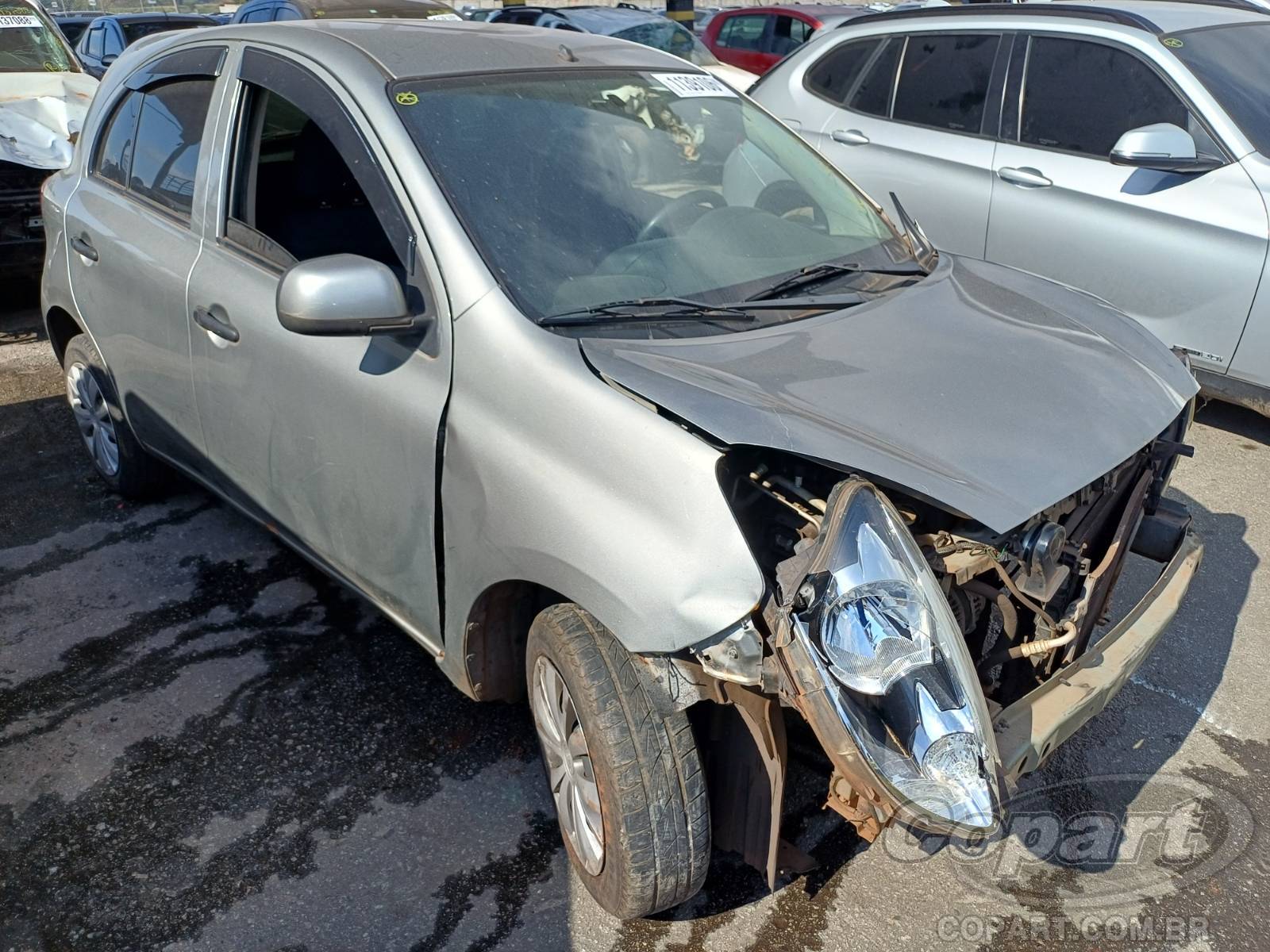 Nissan March 2019 em leilão