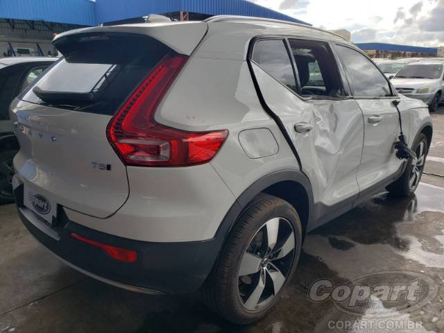 2020 VOLVO XC40 