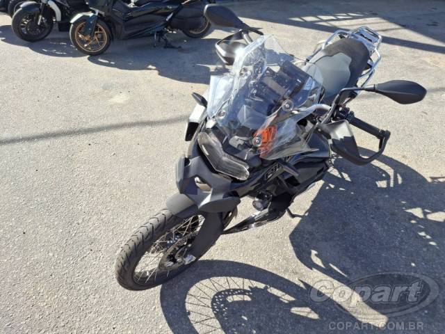 2025 BMW F 900 