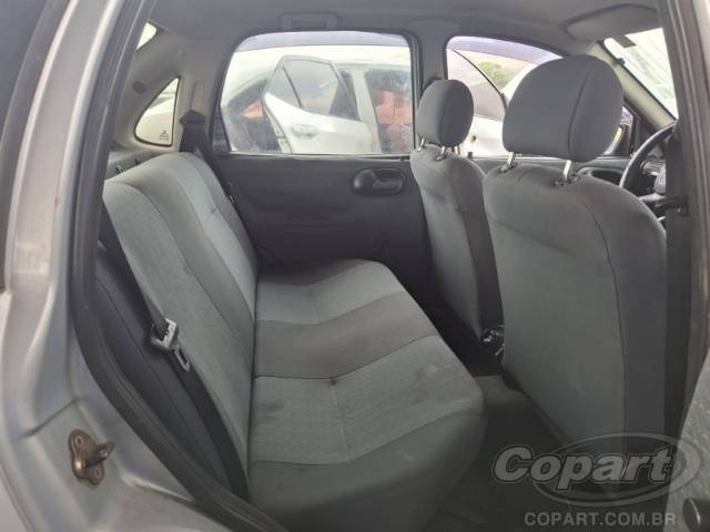 2001 CHEVROLET CORSA SEDAN 