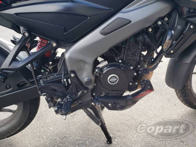 2025 BAJAJ DOMINAR 