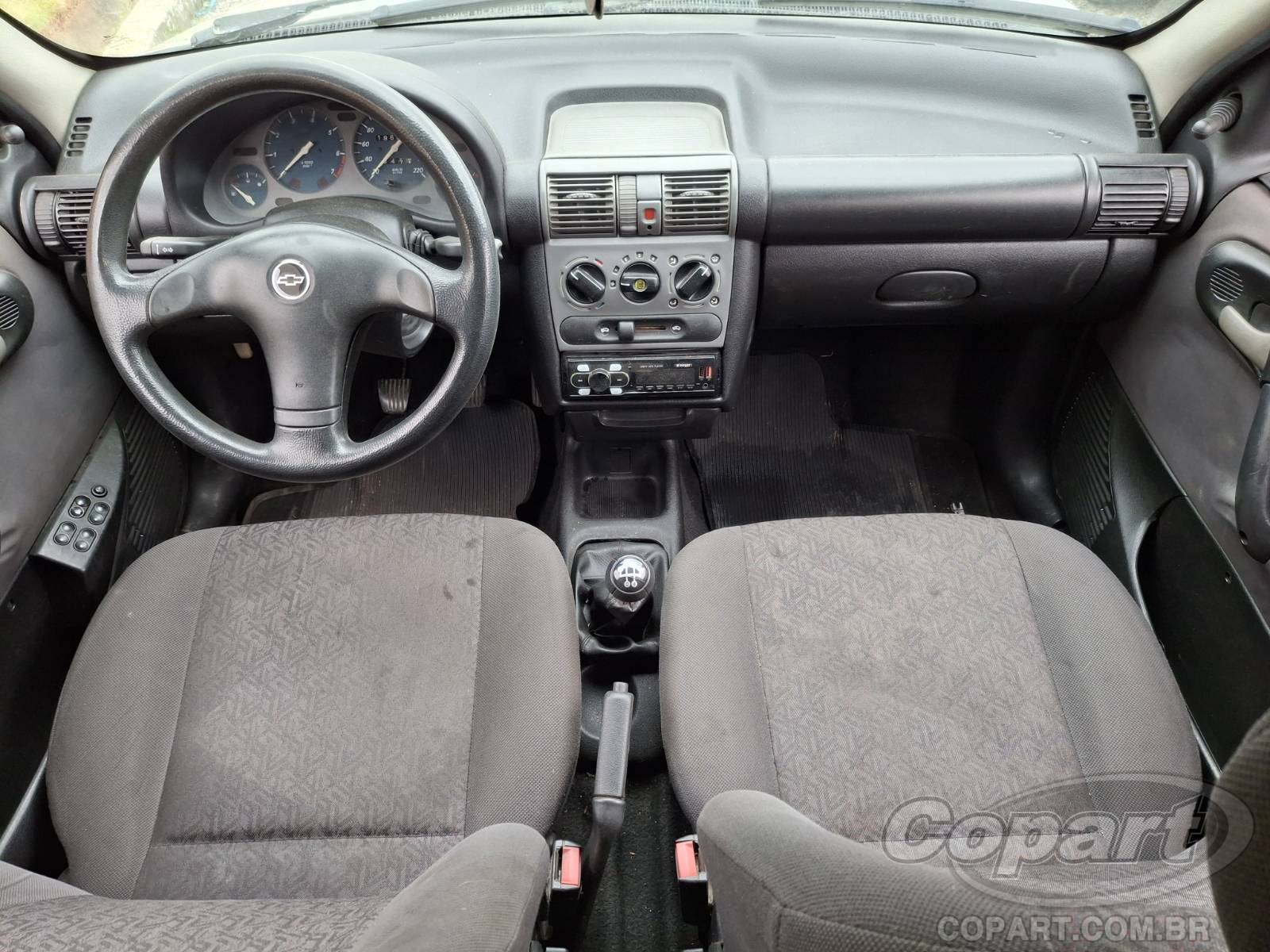 2004 CHEVROLET CORSA SEDAN — foto 9 de 15