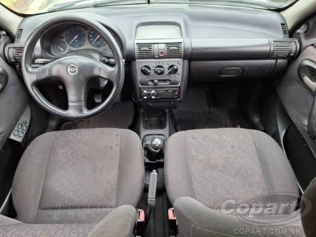 2004 CHEVROLET CORSA SEDAN 