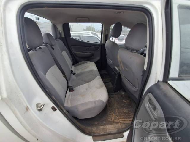 2024 MITSUBISHI L-200 