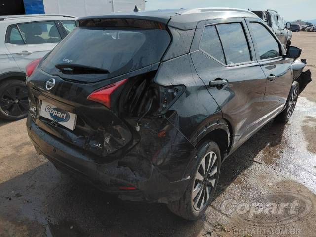 2017 NISSAN KICKS 