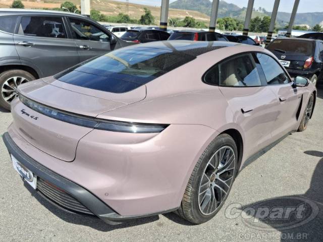 2022 PORSCHE TAYCAN 
