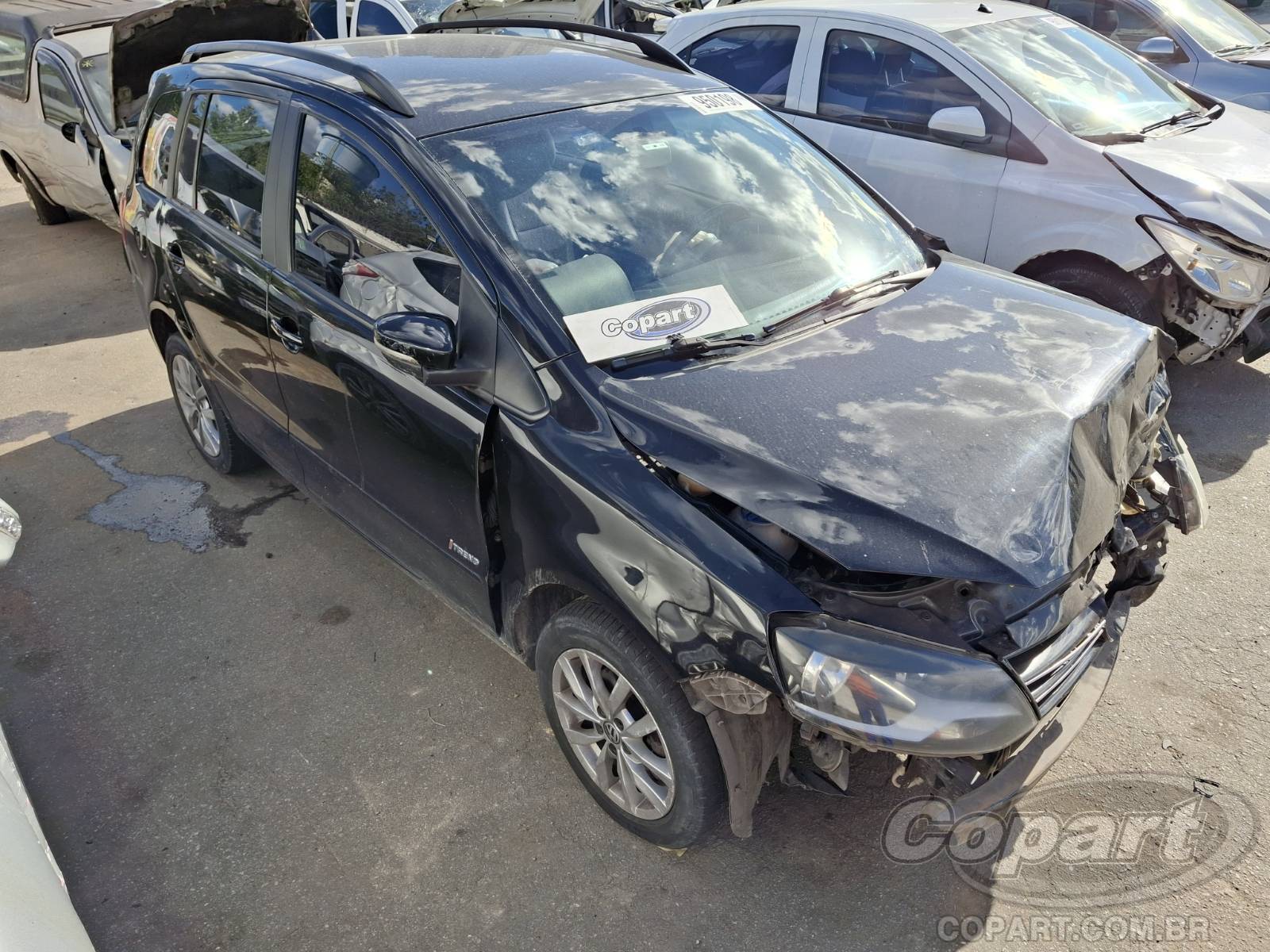 Veículo VW - VolksWagen Spacefox Volkswagen Spacefox Trend 1.6 Total Flex 2013 Colisão Média Monta 2013 em leilão