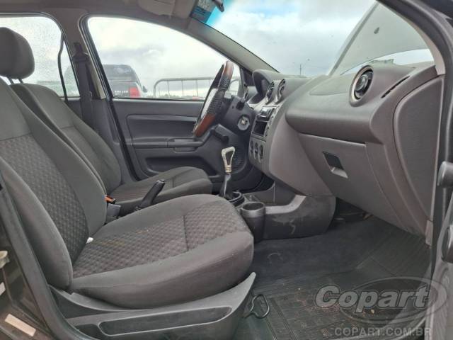 2005 FORD FIESTA 