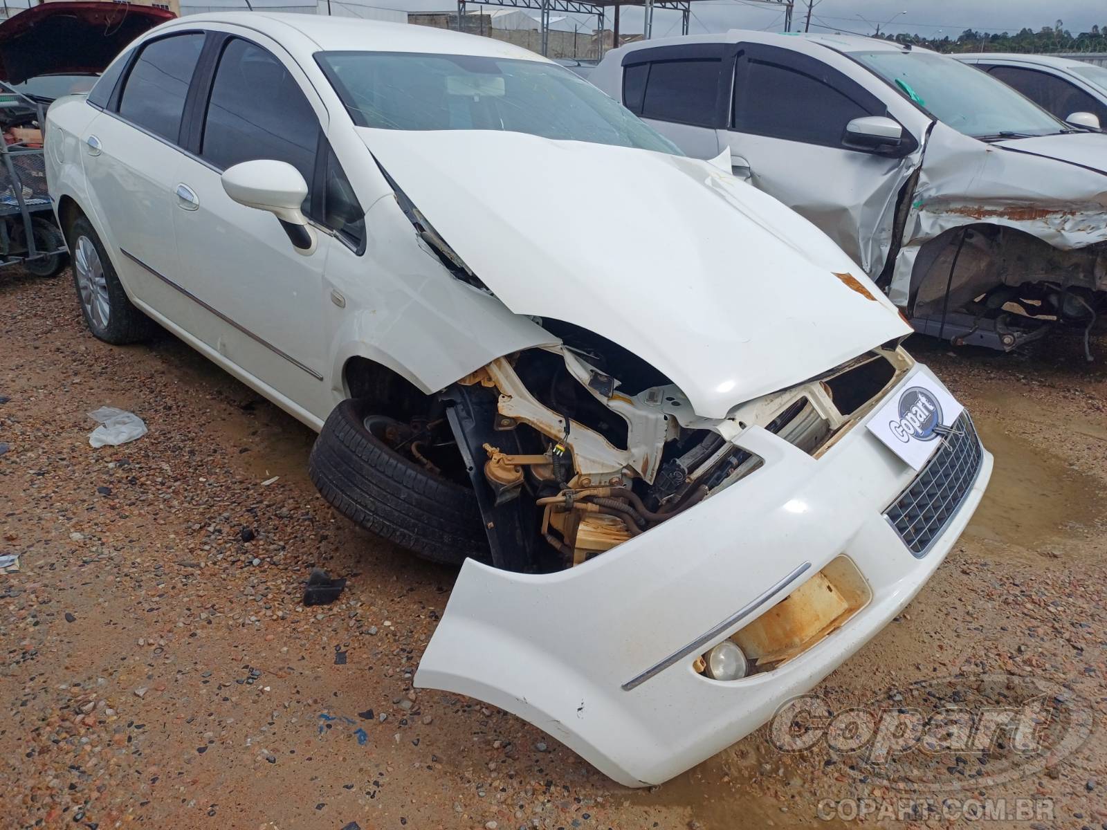 Veículo Fiat Linea Fiat Linea Essence 1.8 16V E.Torq 2013 Médio Dano Frontal 2013 em leilão