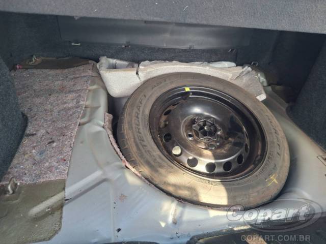 2005 FORD FIESTA SEDAN 