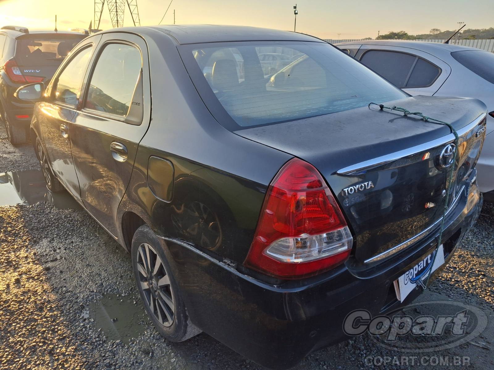 2016 TOYOTA ETIOS SEDA — foto 3 de 10