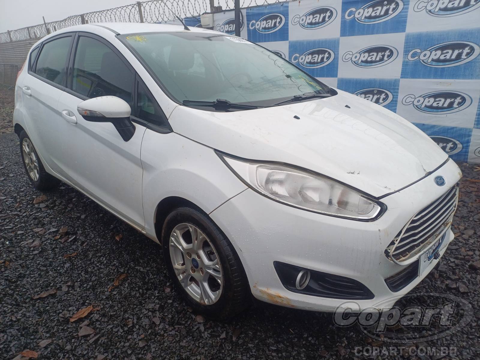 Ford Fiesta 2014 em leilão