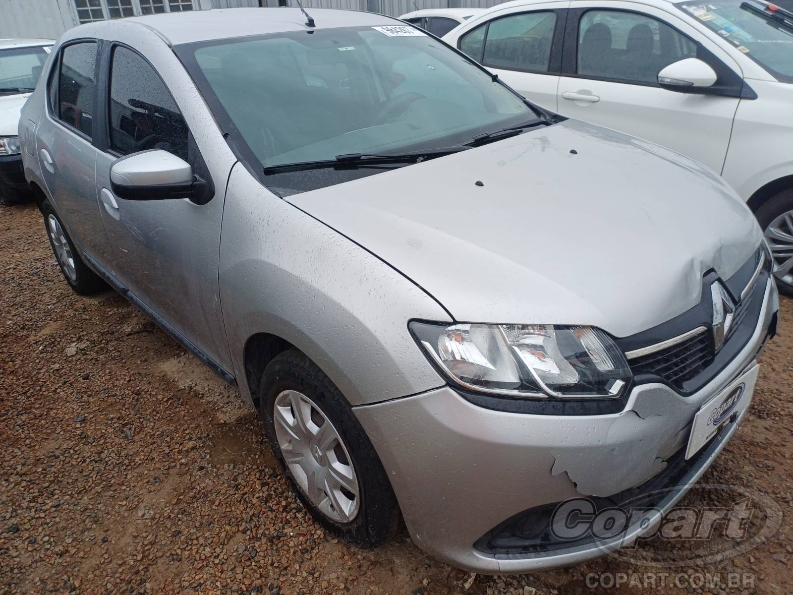 Renault Logan Expression 1.6 Hi-Power 2016 Médio Dano Traseiro