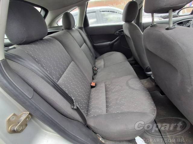 2004 FORD FOCUS 