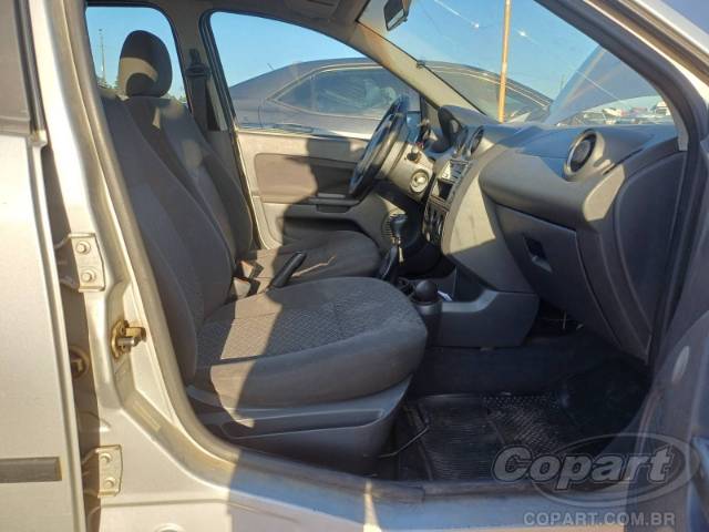 2006 FORD FIESTA SEDAN 