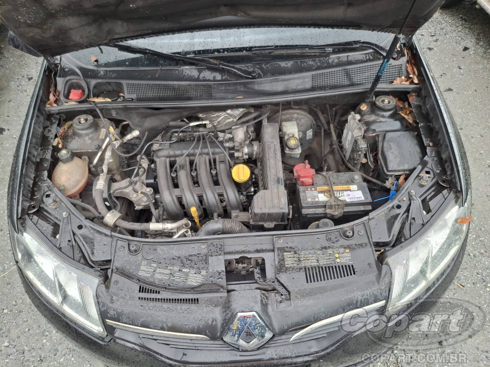 Foto 7 de 15: 2015 RENAULT LOGAN