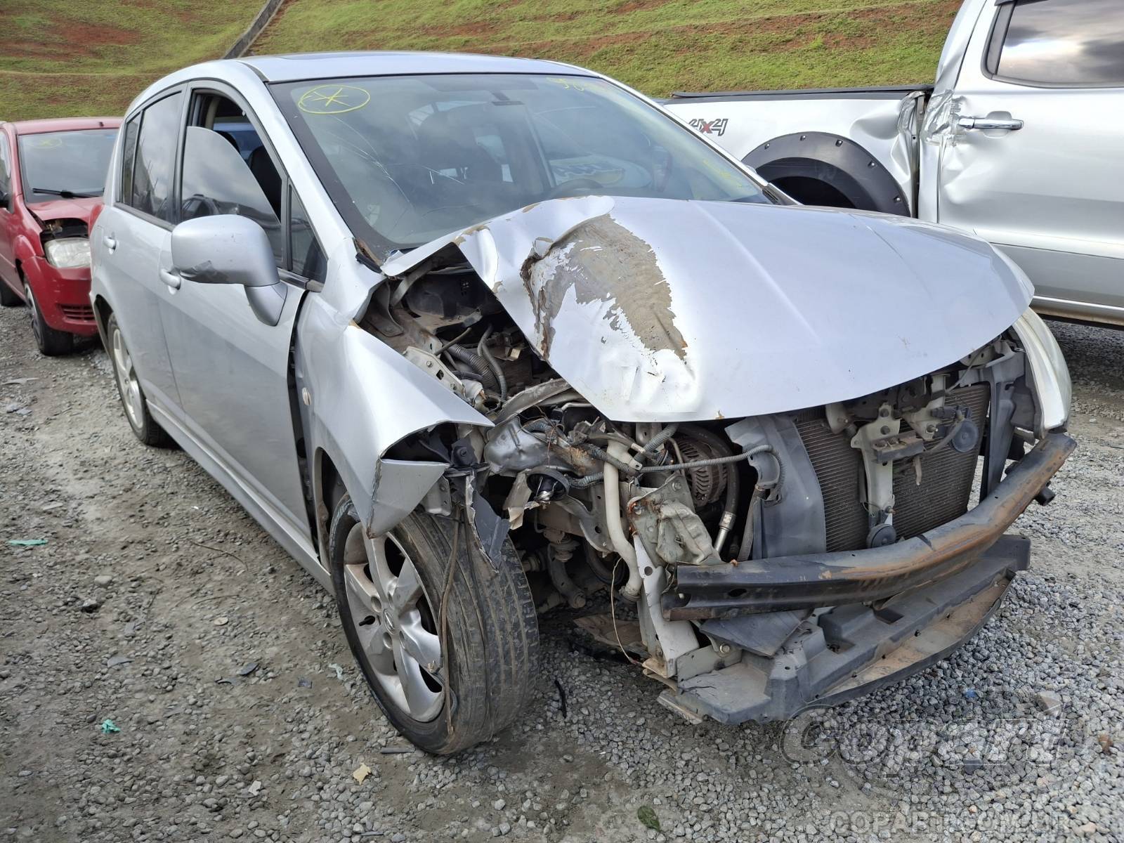 Veículo Nissan Tiida Nissan Tiida SL 1.8 16V 2012 Médio Dano Frontal 2012 em leilão