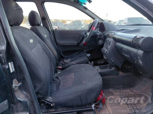 2004 CHEVROLET CORSA SEDAN 