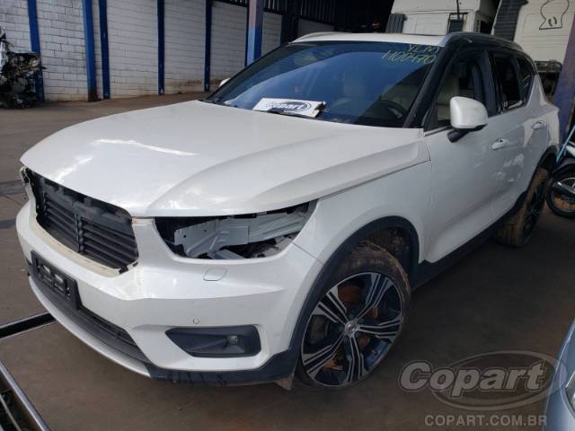2021 VOLVO XC40 