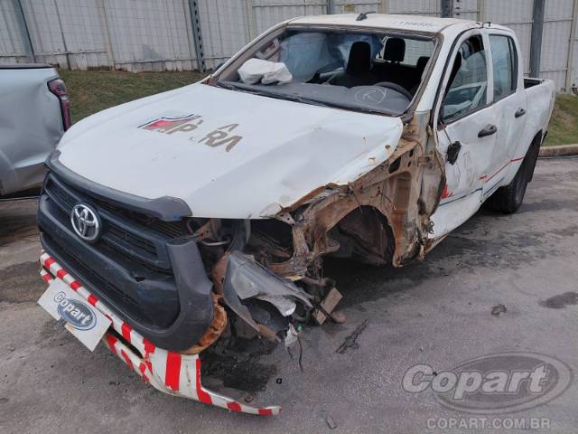2024 TOYOTA HILUX CD 