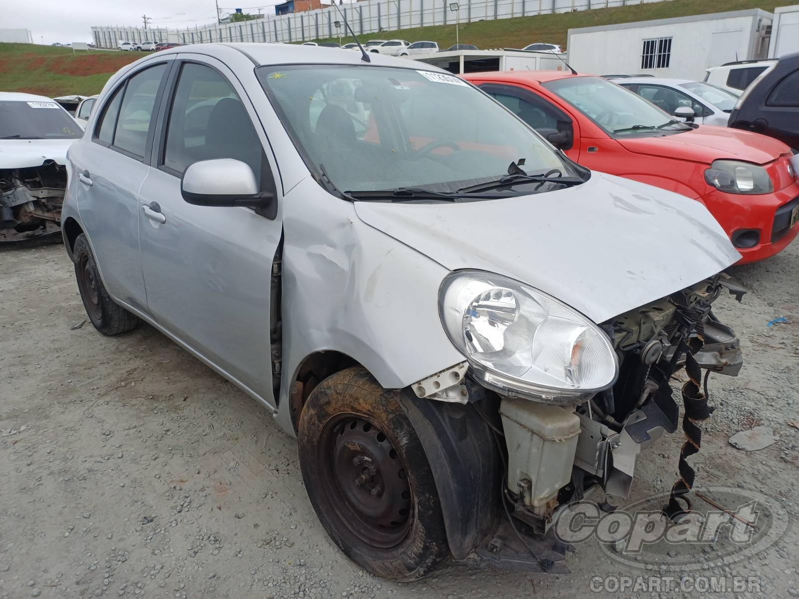 Veículo Nissan March Nissan March 1.0 16V 2014 Colisão 2014 em leilão