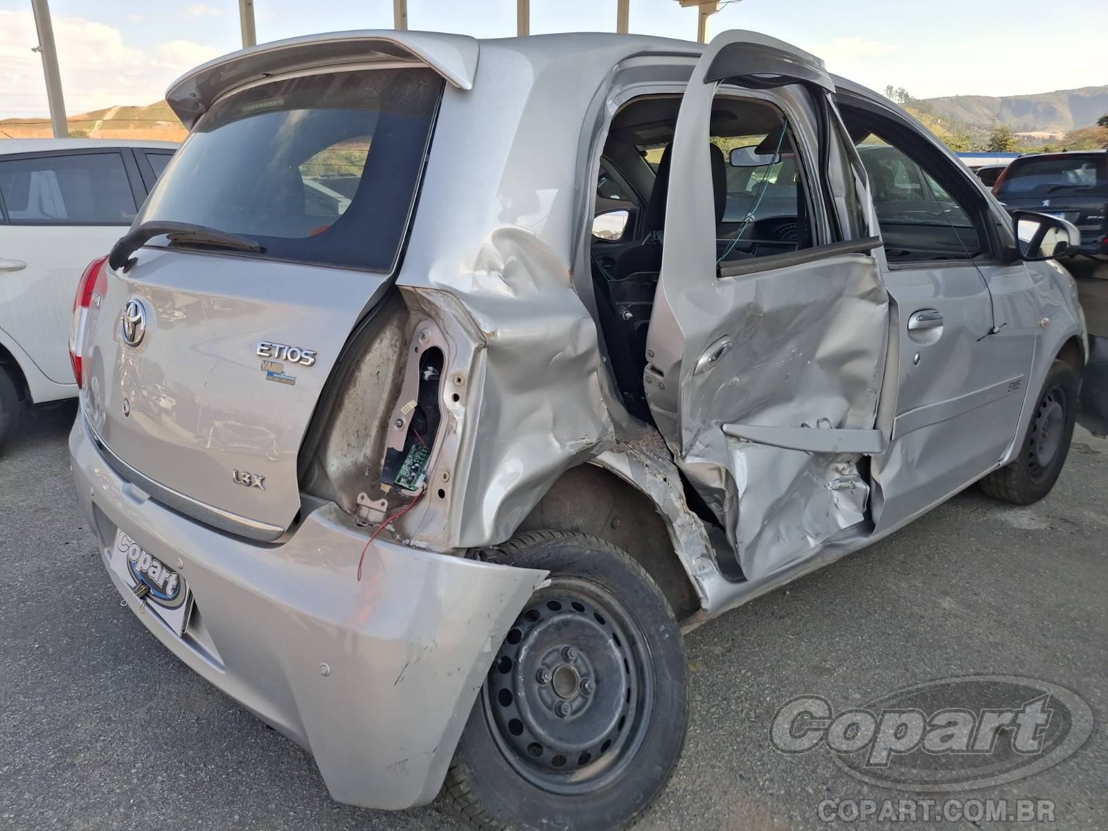 2015 TOYOTA ETIOS — foto 4 de 10