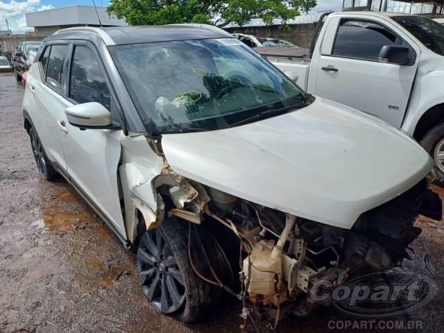 2017 NISSAN KICKS 