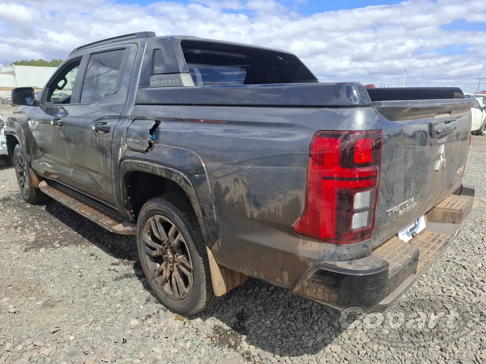 Foto 3: 2027 MITSUBISHI TRITON