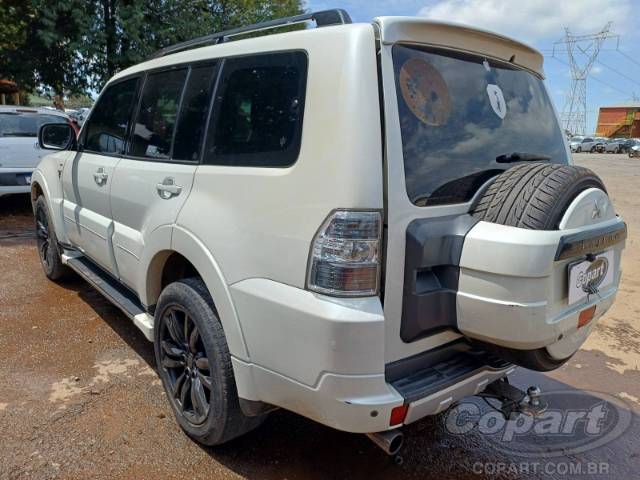2013 MITSUBISHI PAJERO FULL 