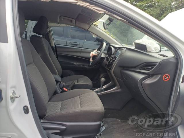 2024 TOYOTA YARIS SEDA 