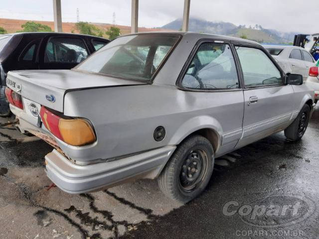 1990 FORD ESCORT 