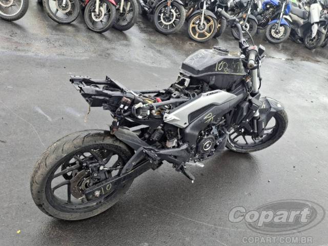 2025 BAJAJ DOMINAR 
