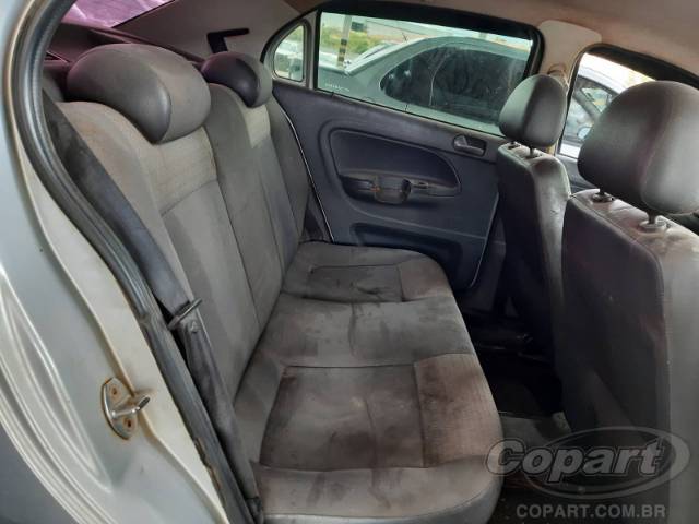 2010 VOLKSWAGEN VOYAGE 