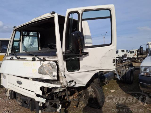 2013 FORD CARGO 816 