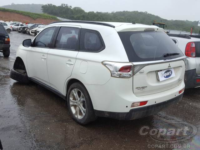 Foto 3: 2015 MITSUBISHI OUTLANDER