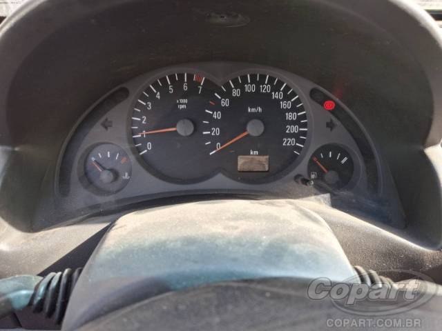 2002 CHEVROLET CORSA SEDAN 
