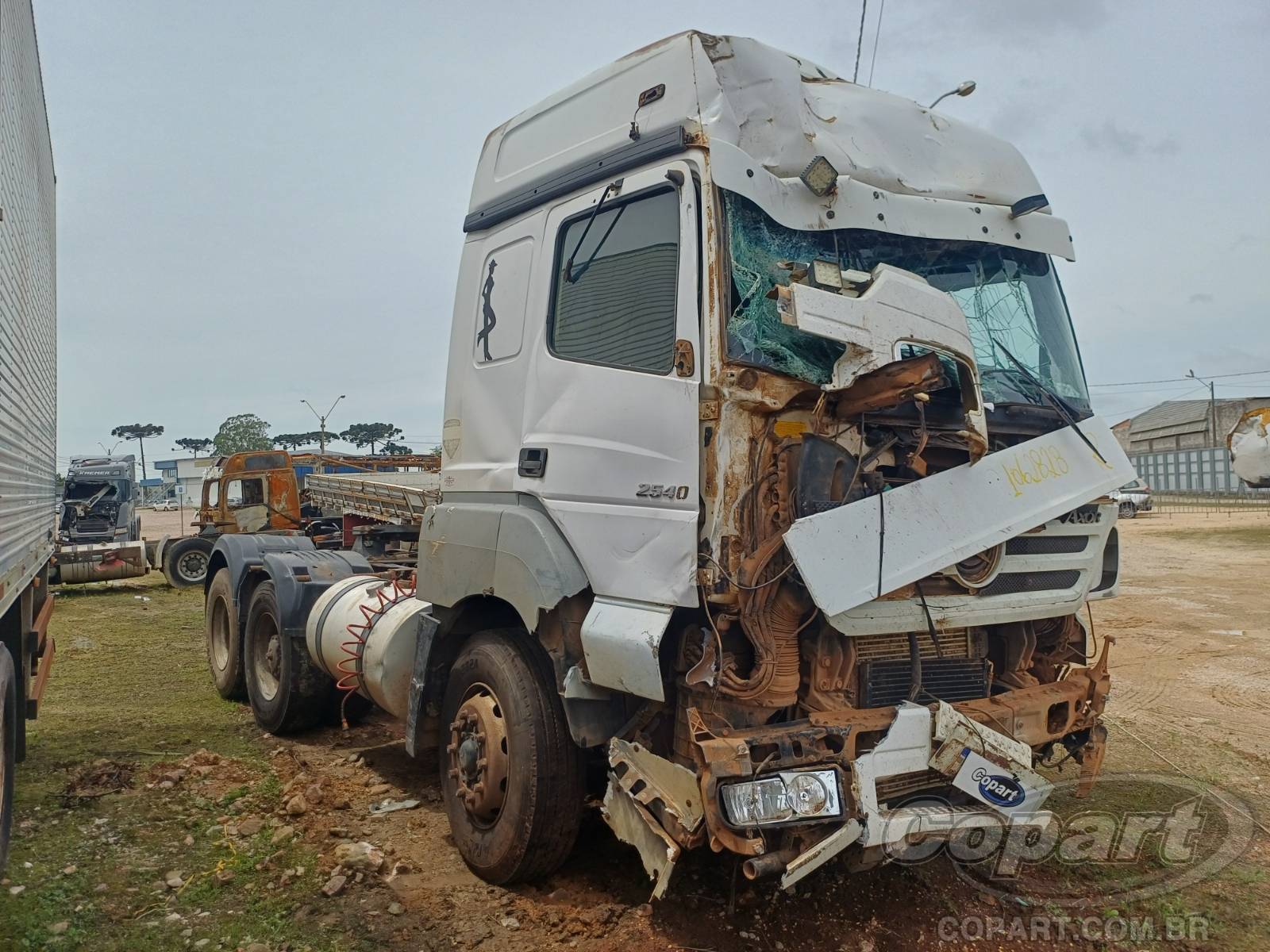 Caminhão Mercedes Benz Axor 2007