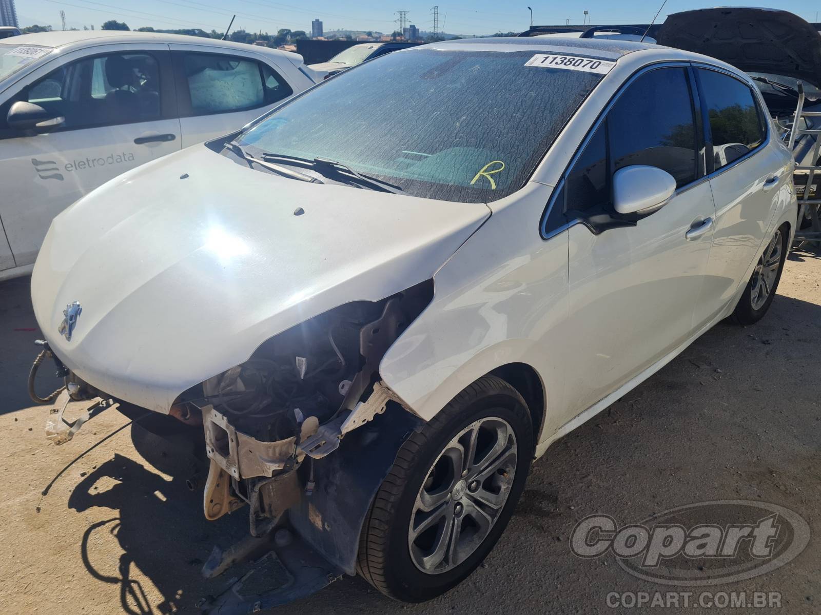 Foto 2: 2015 PEUGEOT 208