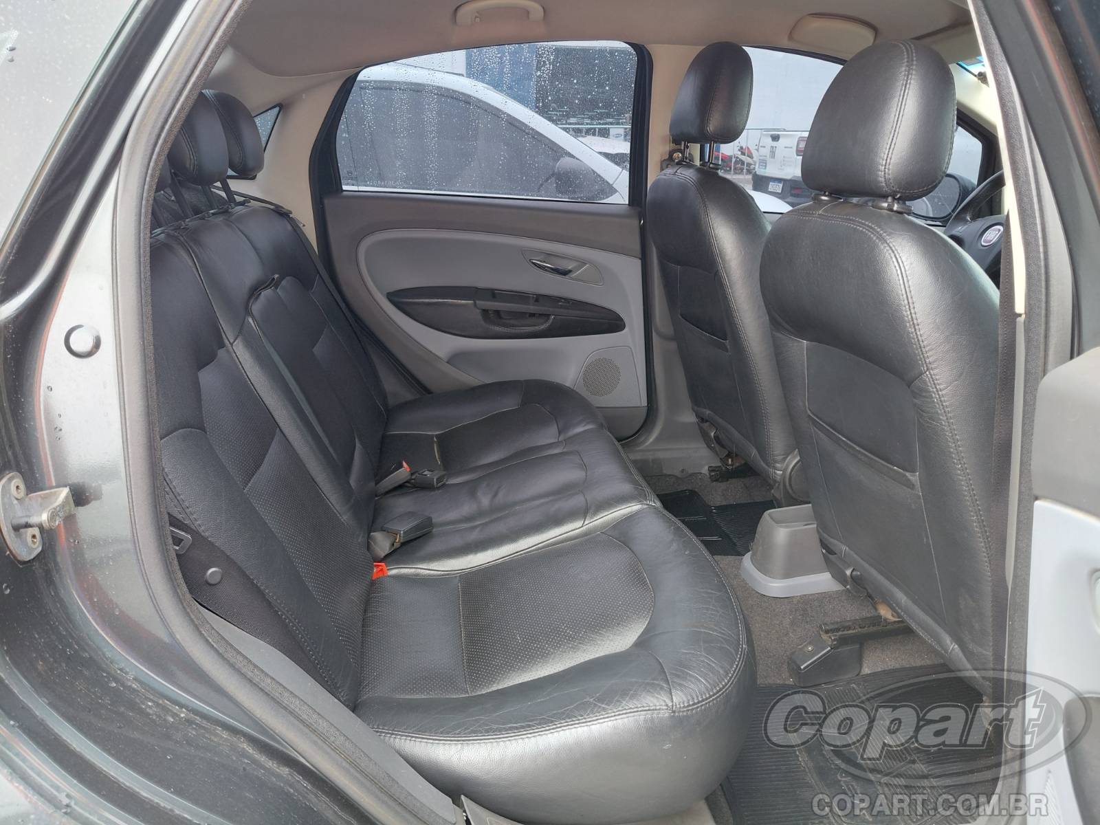 Foto 6 de 10: 2010 FIAT LINEA