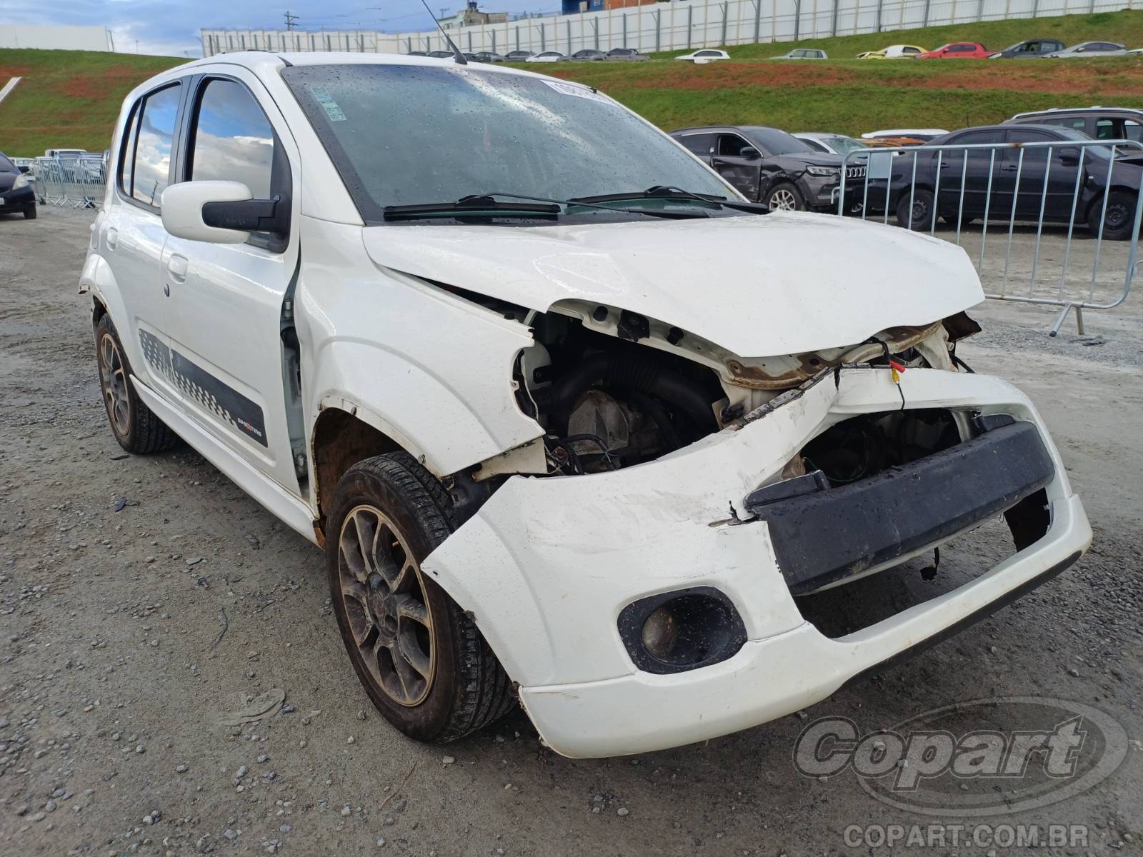 Veículo Fiat Uno Fiat Uno Sporting 1.4 Evo 2013 2013 em leilão