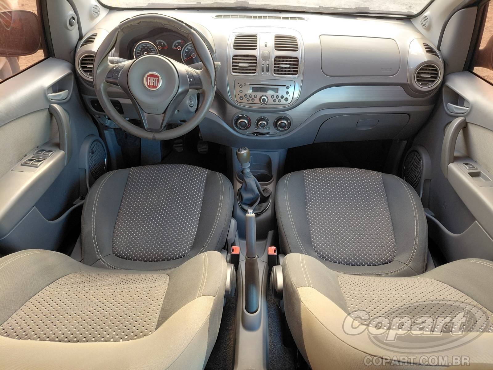 Foto 9 de 10: 2015 FIAT GRAND SIENA