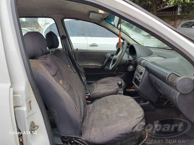 2004 CHEVROLET CORSA SEDAN 