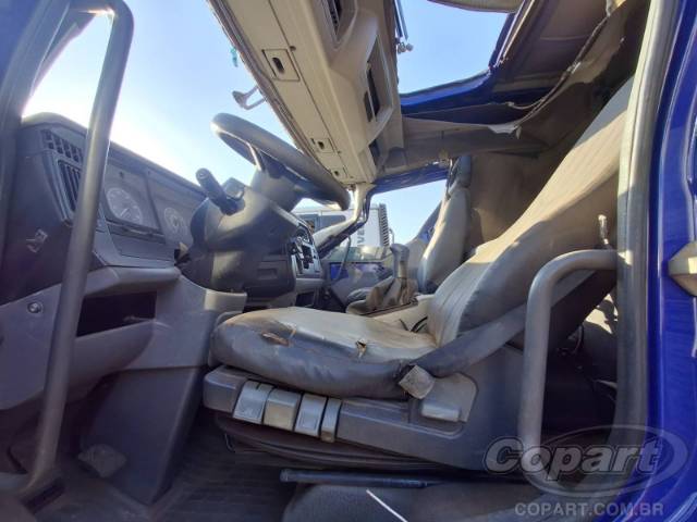 2010 VOLVO VM 