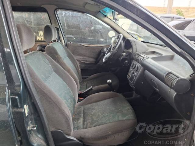 2001 CHEVROLET CORSA 