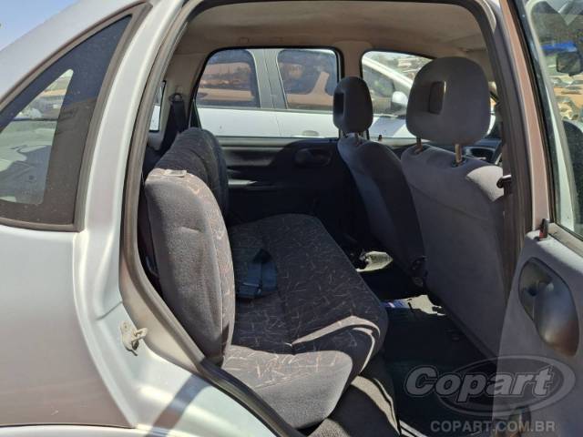 2000 CHEVROLET CORSA SEDAN 