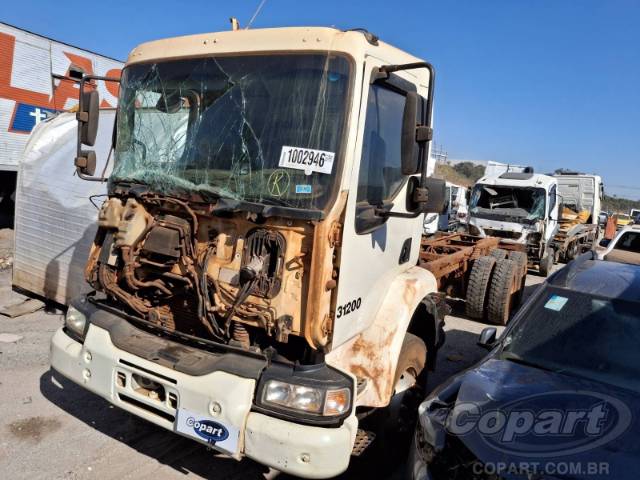 2015 VOLVO VM 