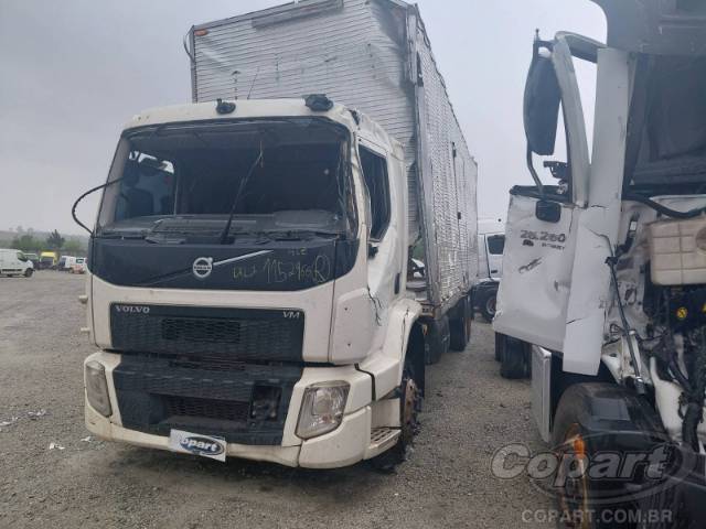 2021 VOLVO VM 