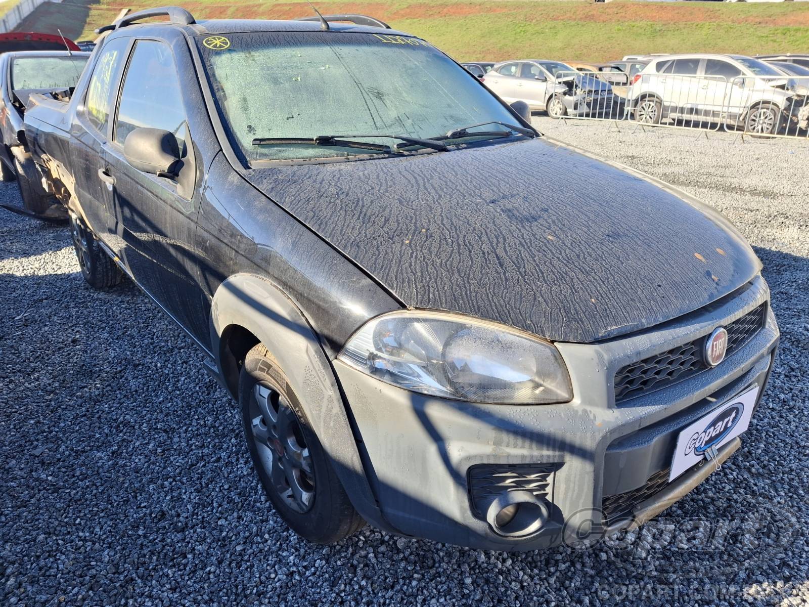 Fiat Strada CD 2015 em leilão