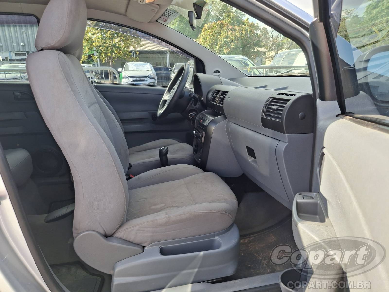2010 VOLKSWAGEN SPACEFOX — foto 5 de 10