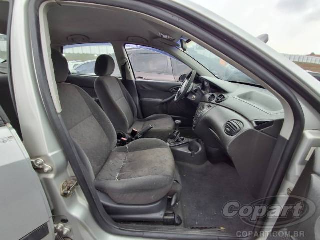 2003 FORD FOCUS SEDAN 